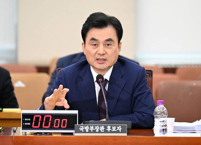 안규백 국방부 장관 후보자가 15일 서울 여의도 국회에서 열린 인사청문회에서 전시작전통제권 환수 문제에 대해 발언하고 있다. 이병주 기자
