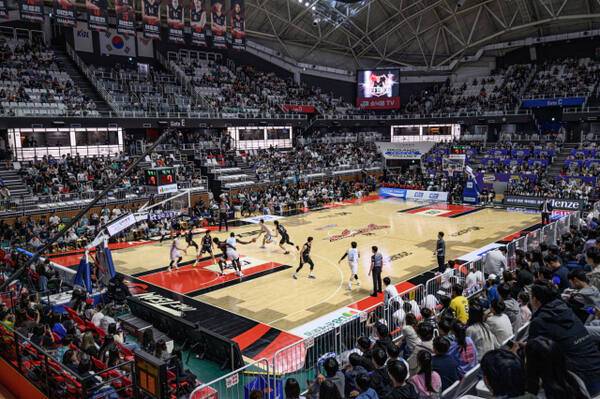 수원 KT 소닉붐 아레나에서 프로농구 경기가 진행되고 있다. 수원시 제공
