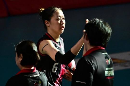 여자배구 정관장의 미들 블로커 박은진(중앙) / 사진=한국배구연맹 제공. 연합뉴스