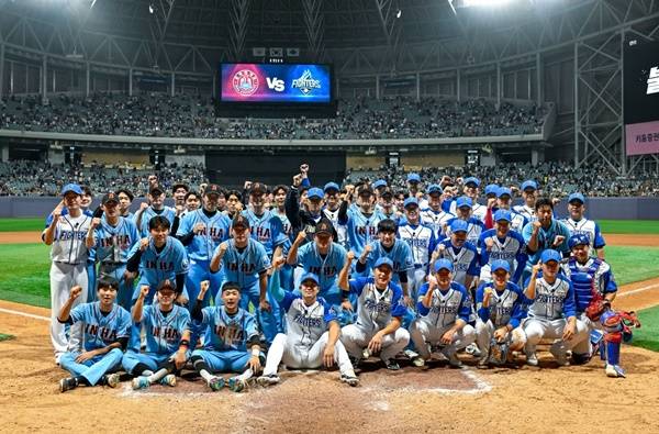 ▲지난달 22일 서울 고척돔에서 불꽃 파이터즈 VS 인하대학교 직관 경기가 열렸다.