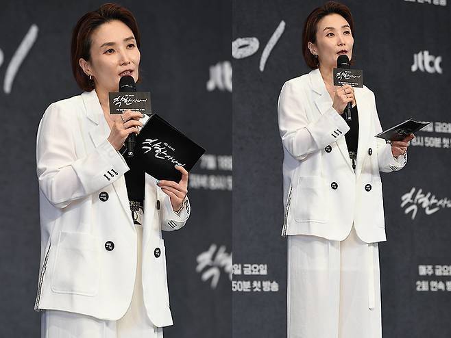 박경림이 모던한 화이트 슈트룩으로 또 한 번 센스 있는 패션 존재감을 드러냈다.사진=천정환기자