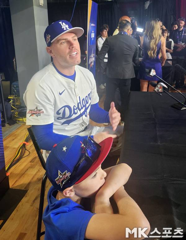 프리먼이 올스타 미디어데이에서 인터뷰를 갖고 있다. 사진(美 애틀란타)= 김재호 특파원