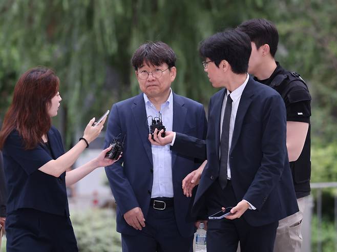 이상화 동해종합기술공사 부사장이 15일 서울 종로구 김건희 여사에 관한 의혹들을 수사하는 민중기 특별검사팀 사무실로 출석하고 있다. /사진=뉴스1