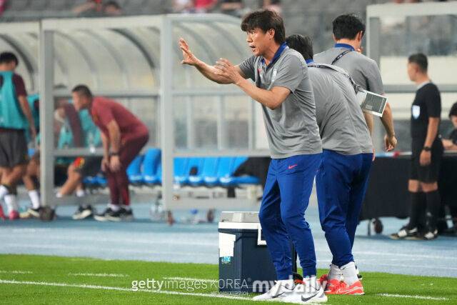 작전 지시를 내리는 홍명보 감독. /게티이미지코리아