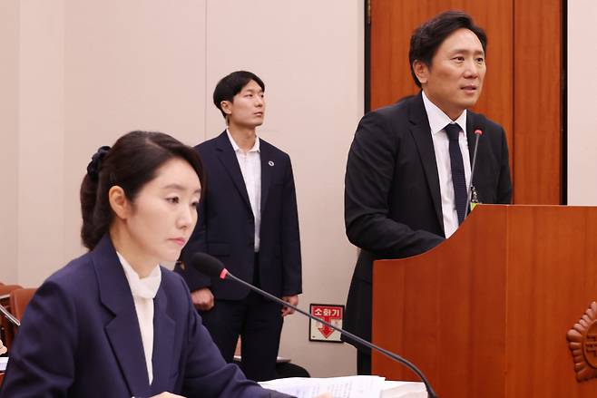 14일 국회 여성가족위원회에서 열린 강선우 여성가족부 장관 후보자에 대한 인사청문회에서 증인으로 출석한 이의일 엑셀세라퓨틱스 대표가 질의에 답하고 있다. [연합]