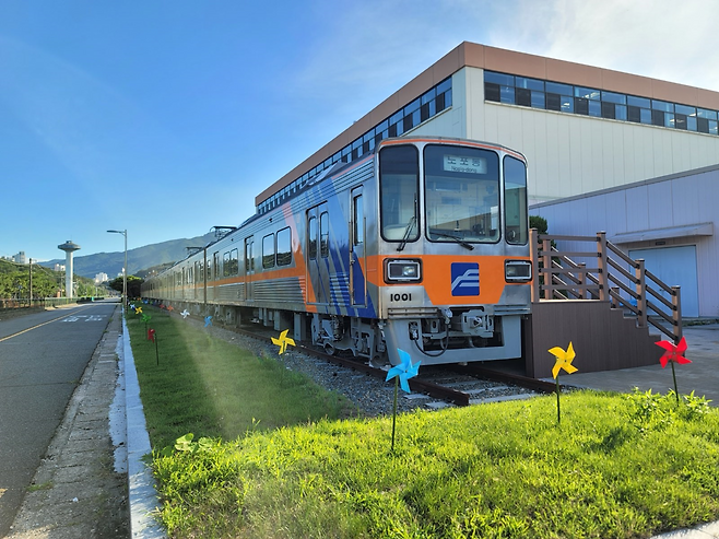 부산도시철도 1호선 전동차 외관. [부산교통공사 제공]