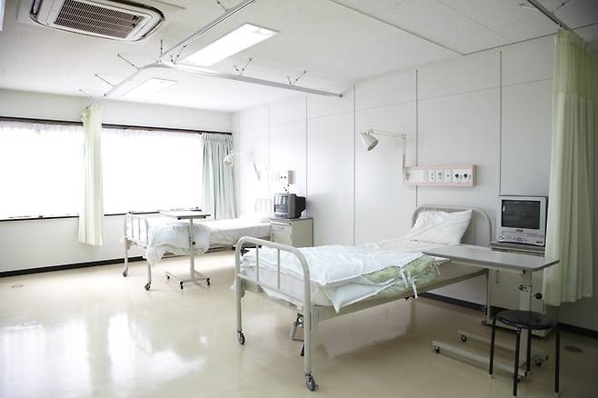 최근 신경성형술, 비만수술, 보습제 등 실손보험 보장 분쟁 사례가 잇따르자, 금융감독원은 “치료 전 보장 범위를 반드시 확인해야 한다”고 당부했다. [게티이미지뱅크 제공]