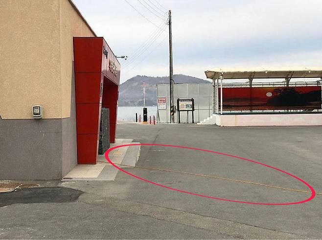 [뉴시스] 순천 해변 인근 캠핑족이 전기를 끌어다 쓰는 모습. (출처=보배드림) *재판매 및 DB 금지