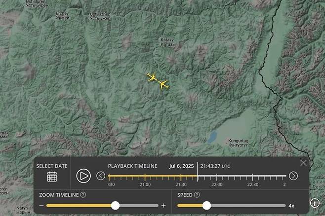 [서울=뉴시스] 6일 러시아 시베리아 상공에서 비행하던 여객기와 화물기가 초근접해 마주보고 비행하는 장면이 비행기록 화면에 보이고 있다.(출처: SCMP) 2025.07.15. *재판매 및 DB 금지
