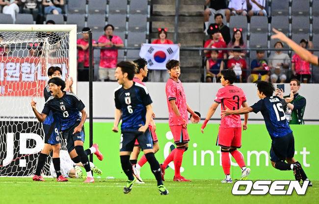 [OSEN=용인, 지형준 기자] 홍명보 감독이 이끄는 남자축구대표팀이 15일 오후 용인 미르스타디움에서 2025 동아시아축구연맹(EAFF) E-1 챔피언십(동아시안컵) 3차전 일본과 경기를 가졌다.&nbsp;한국은 1차전서 중국을 3-0, 2차전서 홍콩을 2-0으로 완파했다. 하지만 일본이 1차전서 홍콩을 6-1, 2차전서 중국을 2-0으로 이겼다. 골득실 +7의 일본이 +5의 한국을 누르고 조 선두인 상황이다. 나란히 2승을 거둔 한국과 일본은 대회 우승컵을 놓고 격돌한다.&nbsp;전반 일본 저메인이 선제골을 넣고 기뻐하고 있다. 2025.07.15 / jpnews@osen.co.kr