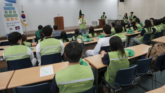▲새마을운동중앙회는 15일 본관 제4강의실에서 ‘2025 하계 새마을 해외봉사단’ 발대식을 가진 가운데 김광림 새마을운동중앙회장이 단원들에게 건강과 안전에 각별히 유의할 것을 당부하며 인사말을 전하고 있다. ⓒ 새마을운동중앙회