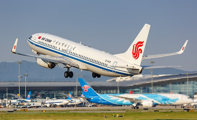 지난 6일(UTC 기준) 중국 에어차이나 에어버스 A350 CA967편 여객기와 중국 SF 항공 화물기가 러시아 상공에서 충돌 직전 회피 시스템을 가동했다. 에어차이나 여객기 자료사진