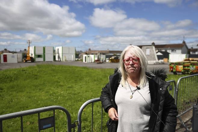 캠페인 활동가 안나 코리건이 아일랜드 투암의 발굴 현장을 방문했다. 2025.7.7 AP 연합뉴스