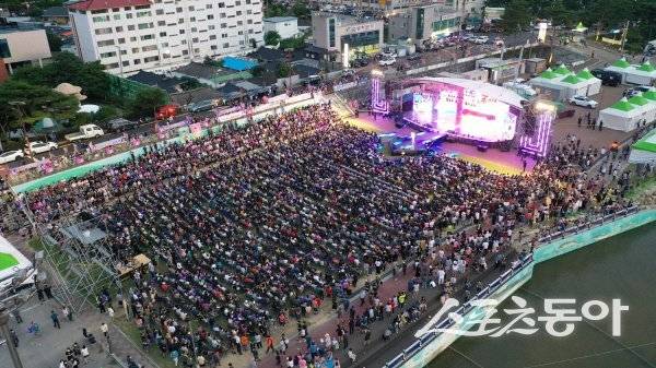 지난해 내성천 일원에서 개최된 봉화은어축제장의 웅장한 모습을 드론이 촬영했다. 사진제공 ㅣ 봉화군