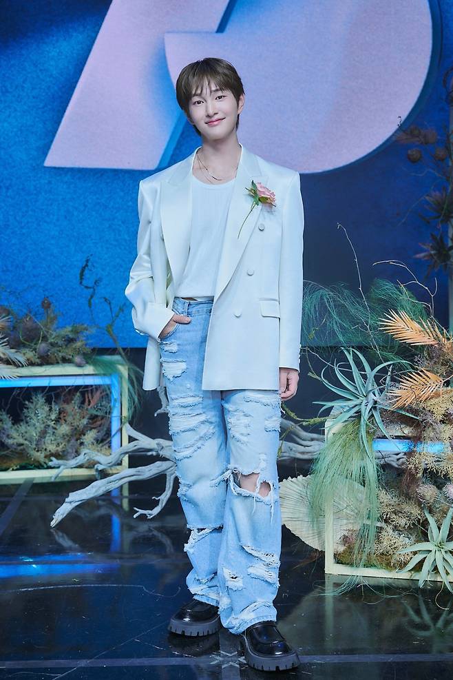 온유가 정규 2집 ‘퍼센트’(PERCENT)로 초고속 컴백하며 ‘열일’ 행보를 이어간다. 타이틀곡 ‘애니멀’은 본능이 해방되는 순간을 포착한 곡으로 베이스와 기타 사운드에 신스 사운드가 질주하듯 이어지며 긴장감을 자아낸다. 사진제공 | 그리핀 엔터테인먼트