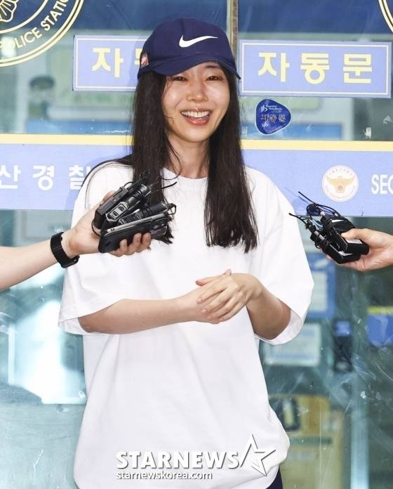 [서울=뉴시스] 황준선 기자 = 민희진 어도어 대표가 9일 오후 서울 용산경찰서에서 업무상 배임 혐의 관련 피고발인 조사를 마친 뒤 경찰서를 나서고 있다. 2024.07.09 hwang@newsis.com /사진=