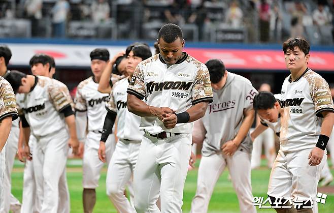 키움 히어로즈가 14일 오후 홍원기 감독의 경질을 발표했다. 홍원기 감독은 지난 2021년 1월 구단 제6대 감독으로 부임한 뒤 2022시즌 준우승 후 3년 재계약에 성공했지만, 계약 마지막 해 중도 낙마하게 됐다. 사진 엑스포츠뉴스 DB