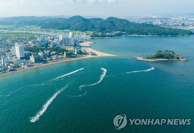울주군 진하해수욕장과 명선도 [울주군 제공. 재판매 및 DB 금지]