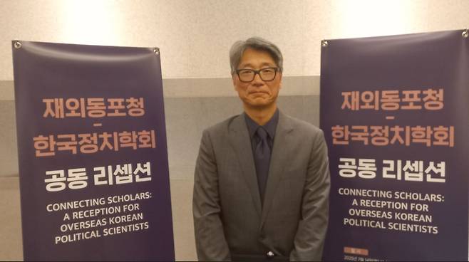 이태구 미국정치학회 회장(하버드대 인문학부 교수)  (서울=연합뉴스) 박현수 기자 = 지난 14일 서울 강남구 소노펠리체 컨벤션에서 열린 재외동포청·한국정치학회 공동 리셉션에 참석해 연합뉴스와 가진 인터뷰를 하고 있다. 2025. 07. 14. phyeonsoo@yna.co.kr