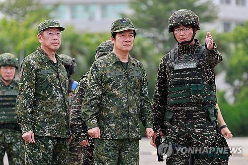 라이칭더 대만 총통(앞줄 가운데) [EPA=연합뉴스 자료사진]