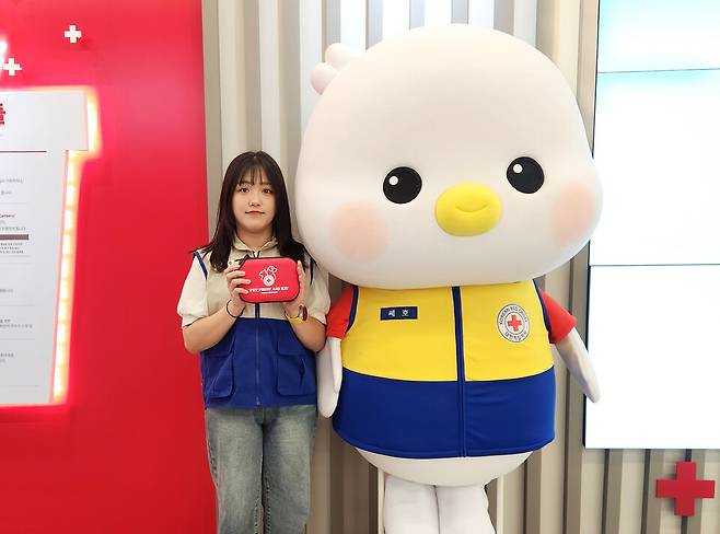 ▲&nbsp;유기동물 봉사활동에 앞장서고 있는 동남보건대 RCY 회장 서나영씨.