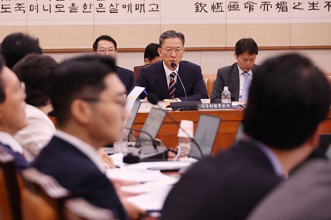 ▲ 정성호 법무부 장관 후보자가 16일 국회 법제사법위원회에서 열린 인사청문회에서 국민의힘 곽규택 의원의 질의에 답변하고 있다. /연합뉴스