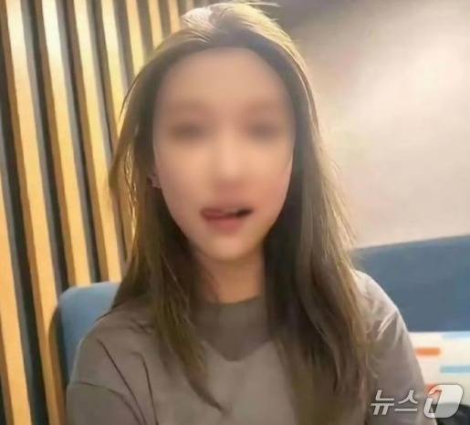 여학생 사진 - SCMP 갈무리