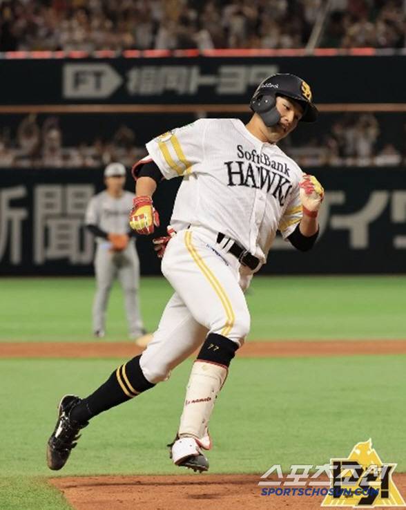 야마모토는 2022년 육성 9지명으로 입단해 올해 1군에 데뷔했다. 지난 4월 육성선수에서 정식선수로 전환해 1군 경기에 첫 출전했다. 선배 야나기타의 부상으로 기회를 잡았다. 사진출처=소프츠뱅크 호크스 SNS