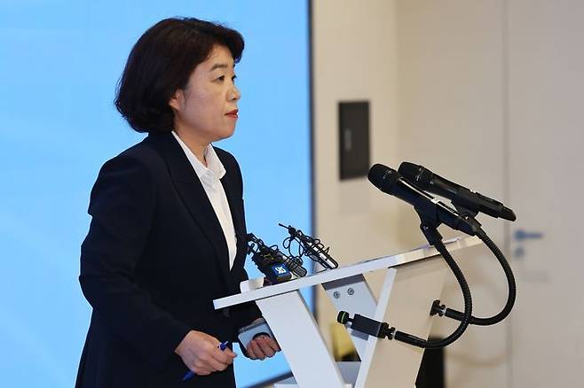 김건희 여사와 관련 의혹 사건을 수사하는 민중기 특별검사팀의 오정희 특검보가 지난 8일 서울 종로구 KT광화문빌딩에서 정례 브리핑을 하고 있다. ⓒ연합뉴스