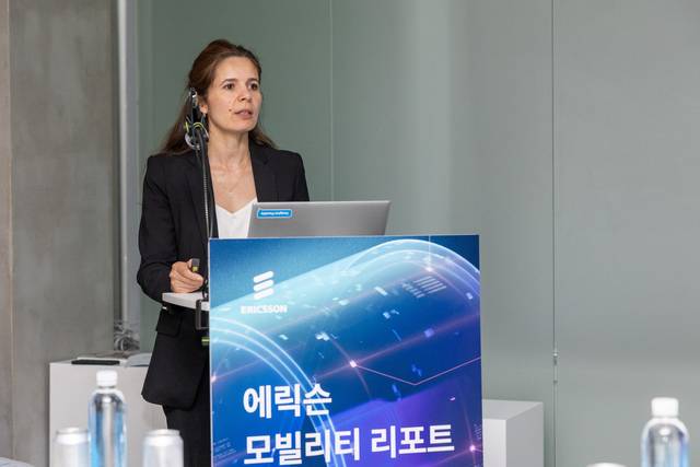 시벨 톰바즈 에릭슨코리아 CEO가 16일 서울 중구 HSBC빌딩에서 열린 간담회에서 발표하고 있다. 에릭슨 제공