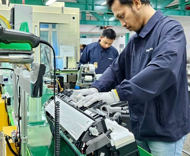 인도네시아 서부자바주 브카시군 치카랑에 위치한 삼성전자 공장 내 에어컨 생산 라인./사진=삼성전자 인도네시아 법인 제공
