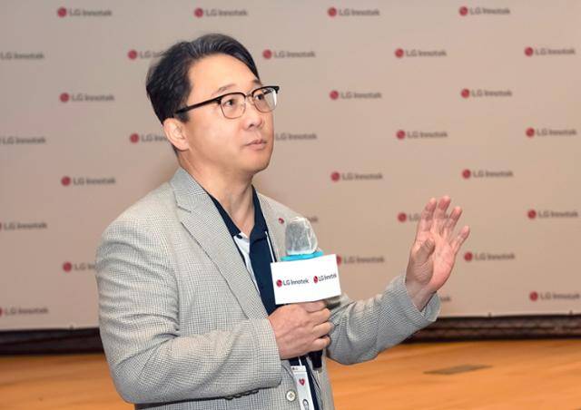 15일 서울 강서구 마곡 본사에서 열린 LG이노텍의 차세대 디지털키 솔루션 기술 설명회에서 유병국 전장부품사업부장(전무)이 발언하고 있다. 뉴스1
