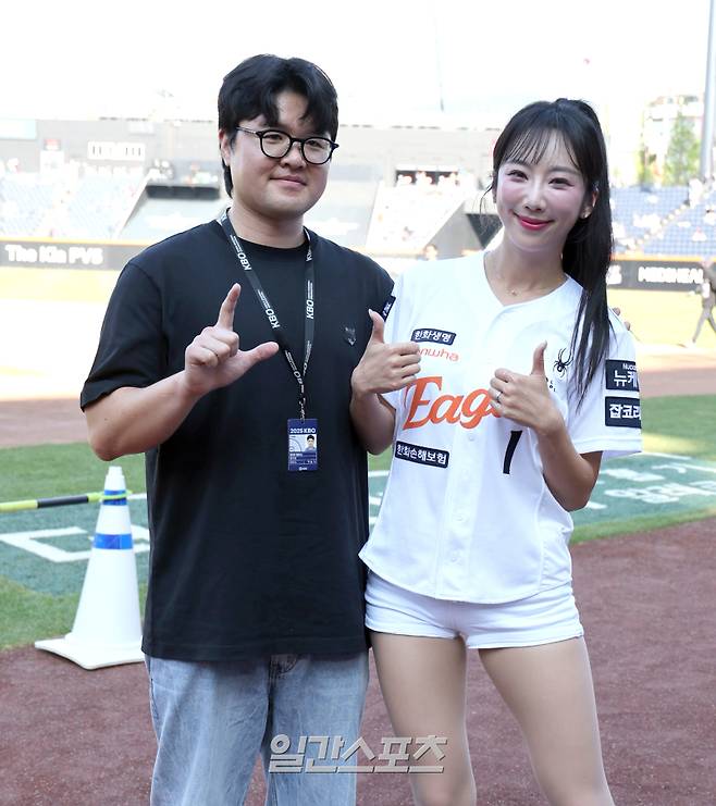 2025 신한 SOL뱅크 KBO 올스타전이 12일 오후 대전 한화생명볼파크에서 열렸다. SSG 박슬기 매니저와 한화 치어리더 이미래 부부 대전=정시종 기자 capa@edaily.co.kr /2025.07.12.