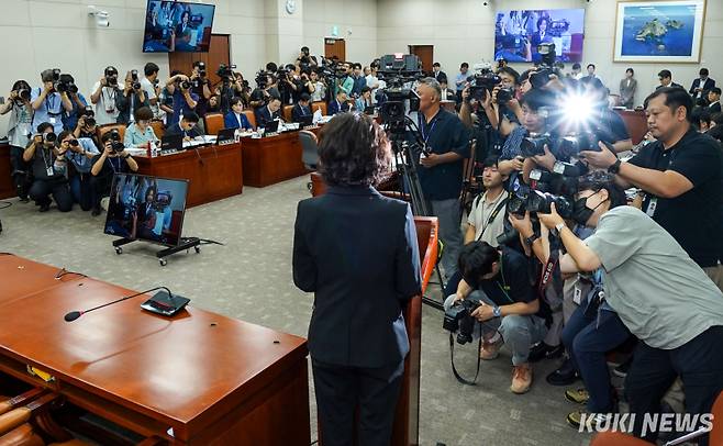 이진숙 사회부총리 겸 교육부 장관 후보자가 16일 서울 여의도 국회에서 열린 인사청문회에서 모두발언을 하고 있다.