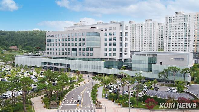 예산군청 전경.