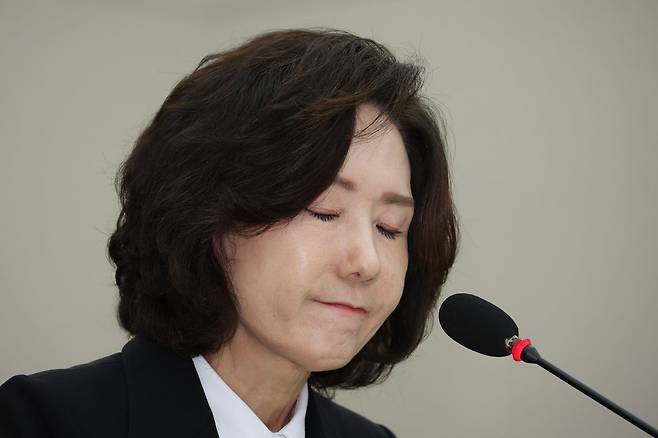 이진숙 사회부총리 겸 교육부 장관 후보자가 16일 국회 교육위원회에서 열린 인사청문회에서 눈을 감고 있다. 연합뉴스