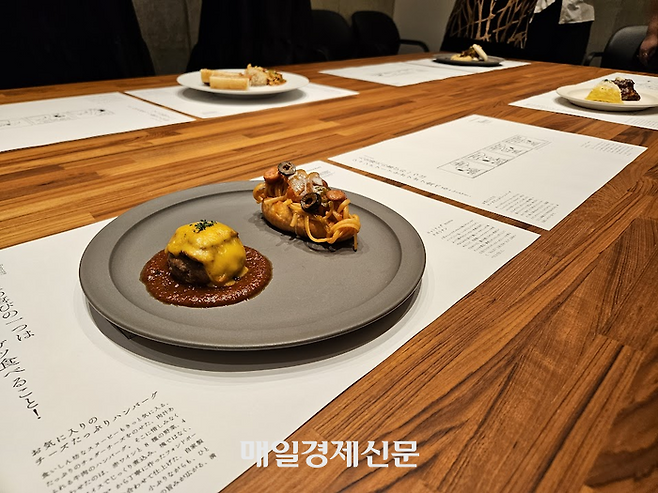 지하 3층의 ‘니분노 이치(2분의 1)’ 레스토랑에서는 스누피의 말과 조합된 음식을 맛볼 수 있다. [도쿄 이승훈 특파원]