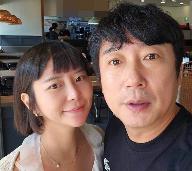 개그맨 이수근이 13년 전 매입한 서울 마포구 상암동 건물과 토지를 매각한다. /사진=이수근 아내 인스타그램 캡처