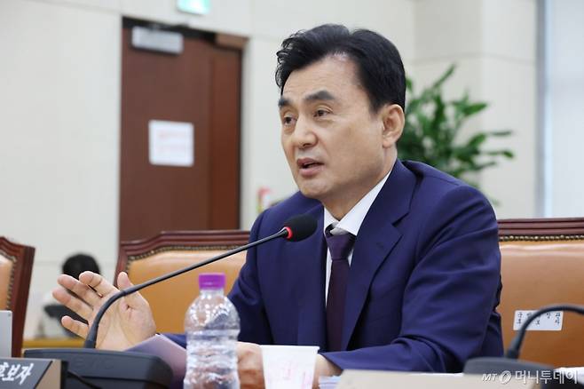 안규백 국방부 장관 후보가 15일 오전 서울 여의도 국회 국방위원회 전체회의장에서 열린 인사청문회에 출석해 의원 질의에 답하고 있다. / 사진=뉴스1