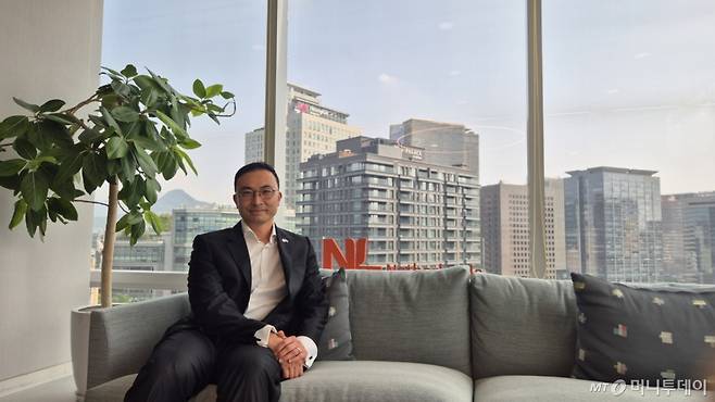 황중선 네덜란드 왕립항공우주센터(NLR) 수석 연구개발(R&D) 엔지니어가 8일 서울 종로구 주한네덜란드 대사관에서 머니투데이와 인터뷰 하고 있다. /사진=정혜인 기자