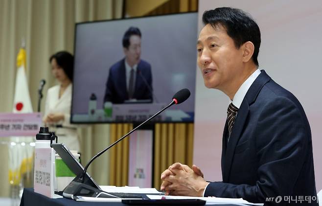(서울=뉴스1) 이동해 기자 = 오세훈 서울시장이 16일 오전 서울 중구 서울시청에서 열린 민선8기 취임3주년 기자간담회에서 인사말을 하고 있다. (공동취재) 2025.7.16/뉴스1 Copyright (C) 뉴스1. All rights reserved. 무단 전재 및 재배포, AI학습 이용 금지. /사진=(서울=뉴스1) 이동해 기자