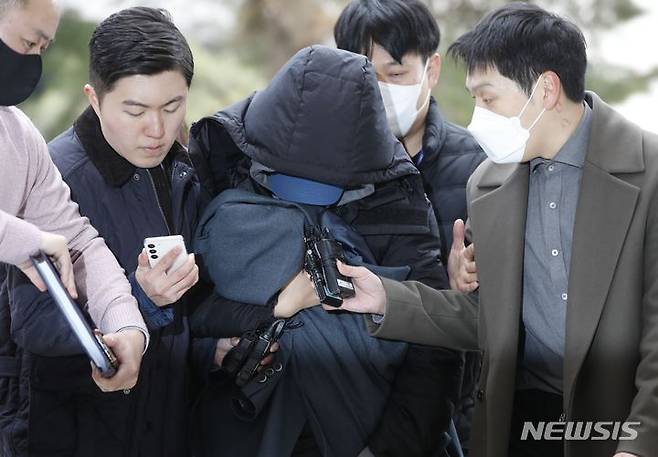배우 고(故) 이선균을 협박해 3억여원의 금품을 뜯어낸 유흥업소 실장과 전직 배우가 2심에서 1심보다 무거운 형을 선고받았다. /사진=뉴시스