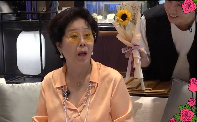 배우 선우용여(81)가 35세 연하의 개그맨 유세윤과 달콤한 데이트 현장을 공개했다. /사진=유튜브 영상 갈무리