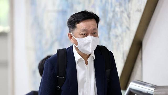 정진상 전 더불어민주당 당대표실 정무조정실장이 지난해 6월 11일 오전 서울 서초구 서울중앙지법에서 열린 ‘대장동 배임·성남FC 뇌물’ 관련 1심 속행 공판에 출석하고 있다.