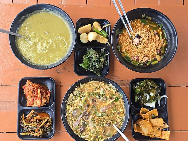 제주 비양도 보말죽, 된장물회, 문어라면