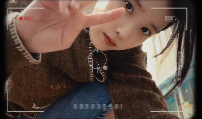 아이유 리메이크 앨범 ‘꽃갈피 셋’ 중 ‘빨간 운동화’ 트랙 티저. [유튜브 ‘이지금’ 캡처]