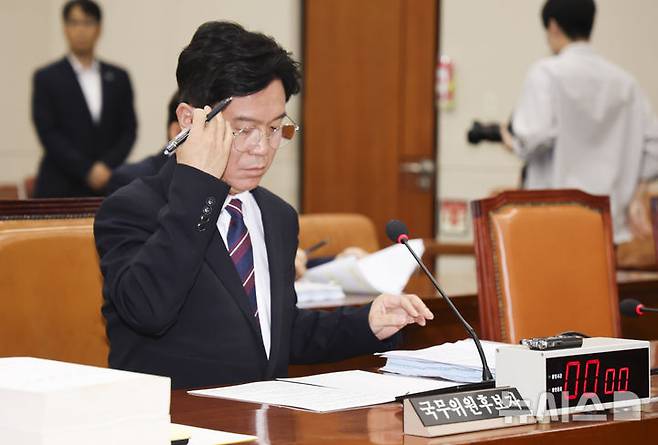 [서울=뉴시스] 김명년 기자 = 김영훈 고용노동부 장관 후보자가 16일 오전 서울 여의도 국회 환경노동위원회에서 열린 인사청문회에 출석해 자리에 앉아 있다. 2025.07.16. kmn@newsis.com