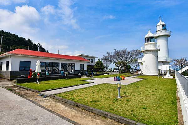 사라봉 자락의 산지등대. 제주를 대표하는 해양 문화유산이다.