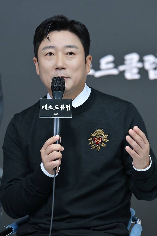 코미디언 이수근이 26일 오후 온라인 녹화 중계 형식으로 공개된 KBS2 새 예능 ‘메소드 클럽’ 제작발표회에 참석해 발언하고 있다. 사진 KBS