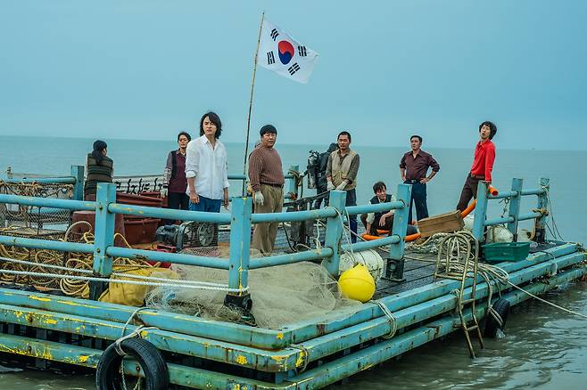 디즈니플러스 오리지널 드라마 ‘파인:촌뜨기들’ 한 장면. 사진 월트디즈니컴퍼니 코리아